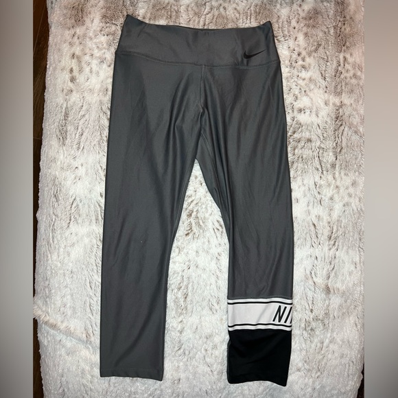 Nike Pants - Nike dry-Fit Capris